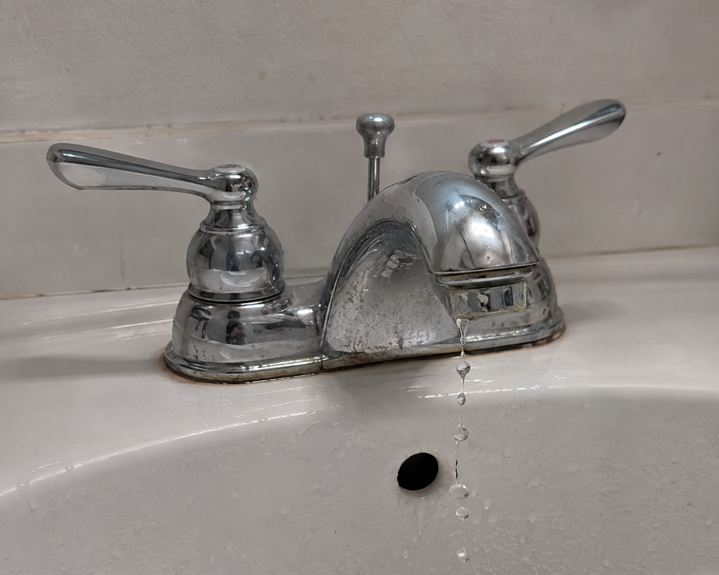 Bathroom faucet before repair